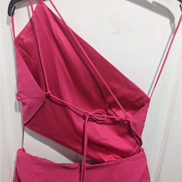 Barbie pink Bardot | Luna cut out midi dress in pink punch - Picture 6 of 9